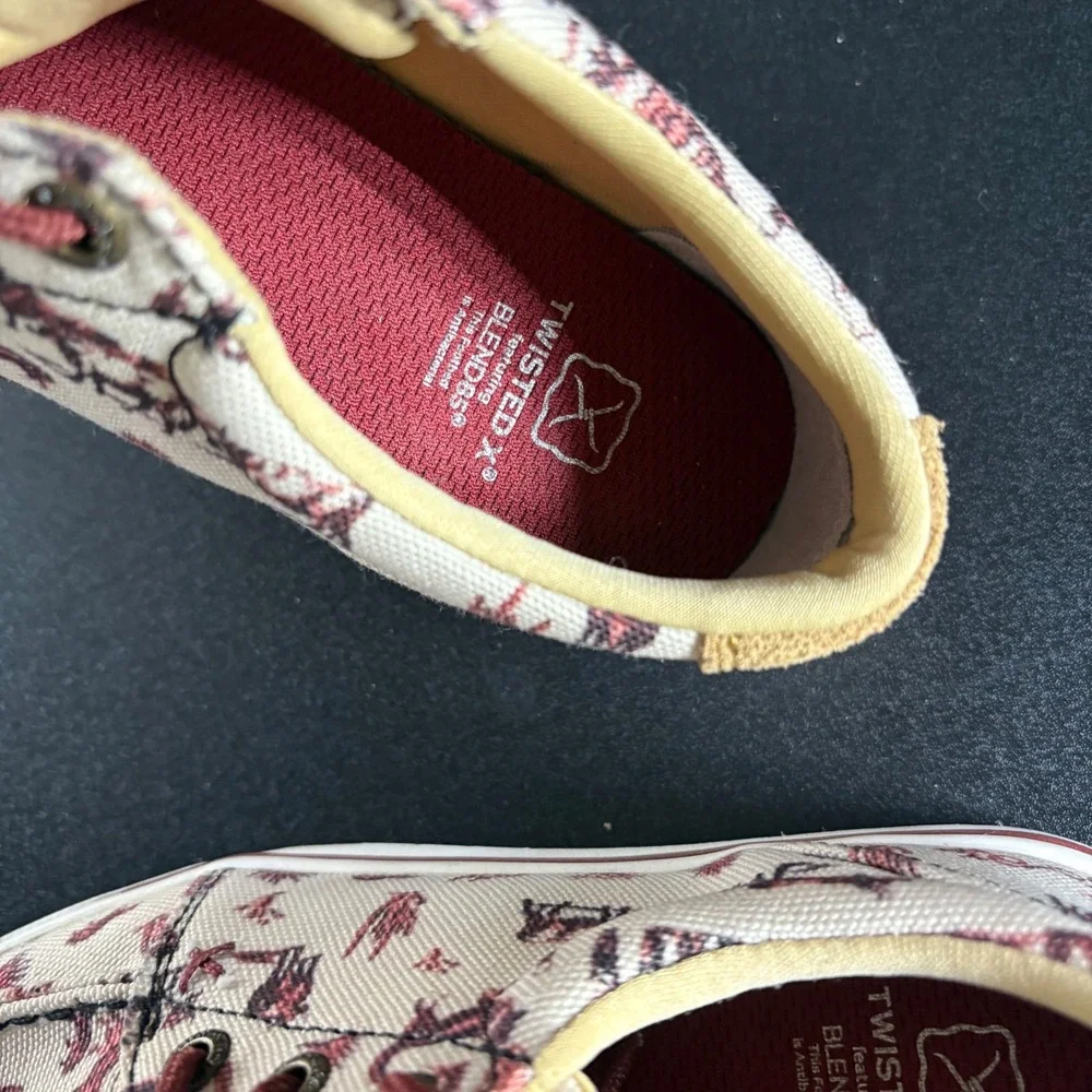 TWISTED X KID'S KICKS Style YCA0013 Canvas size 1M unisex western slip on